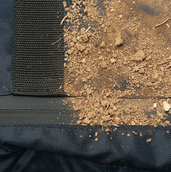 Sand resistant and water resistant zippers